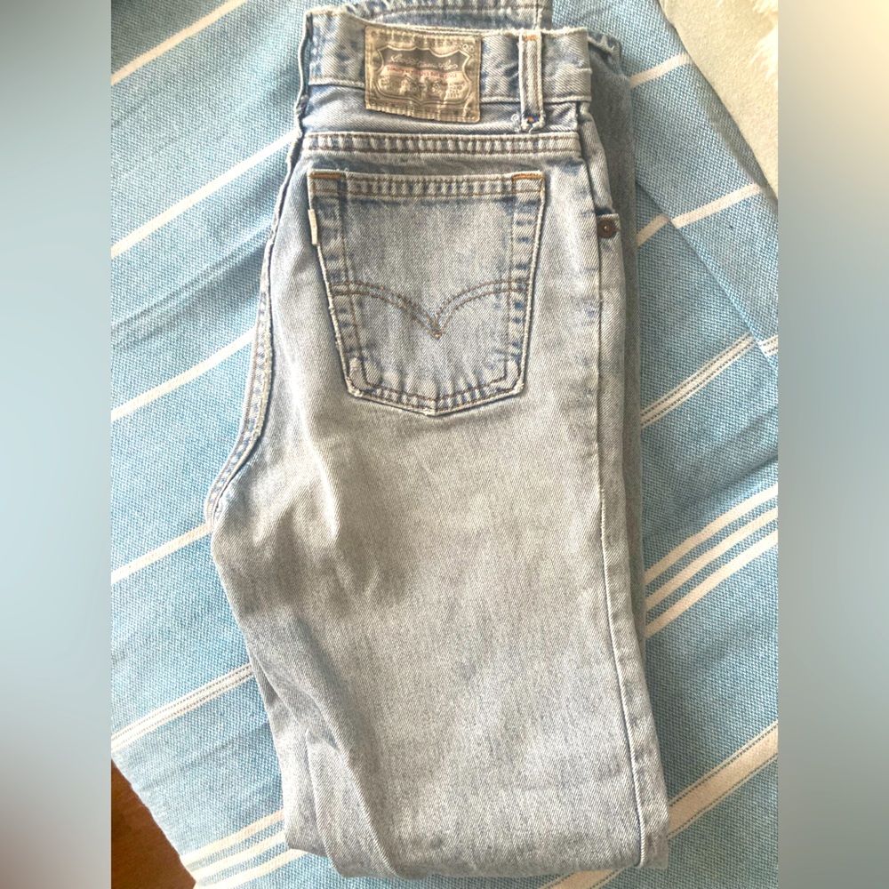 Vintage sz 3/4 women’s high waisted Levi’s silver tab. light blue.